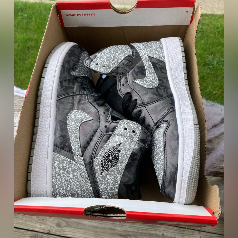 Air Jordan 1 rebellionaire